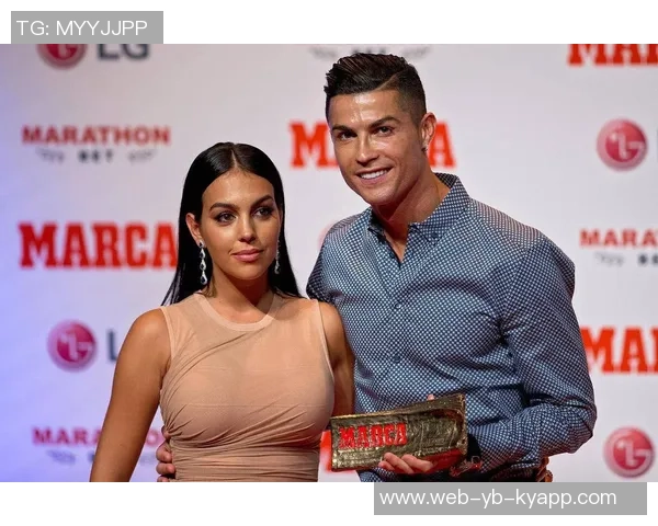 C罗惊喜不已女儿万圣节装扮令人意想不到的创意与惊艳